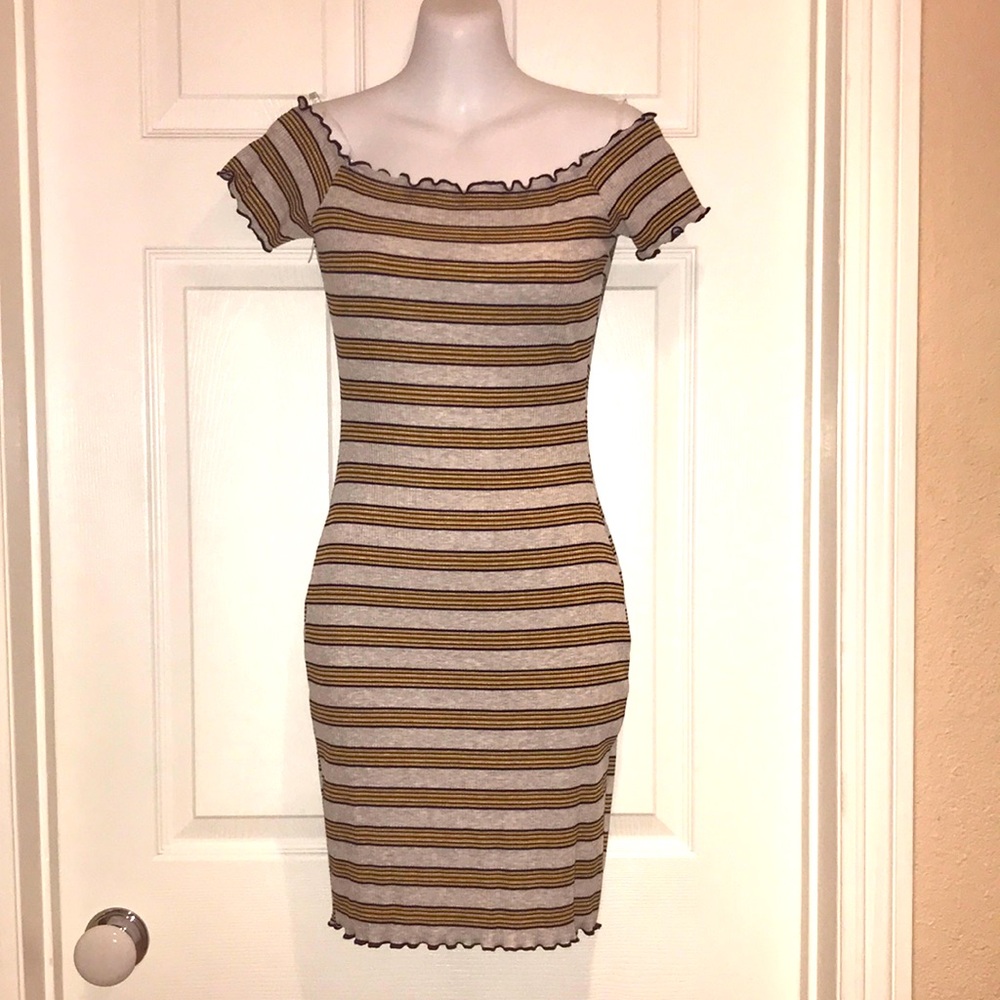 NWT Windsor size Medium body con dress